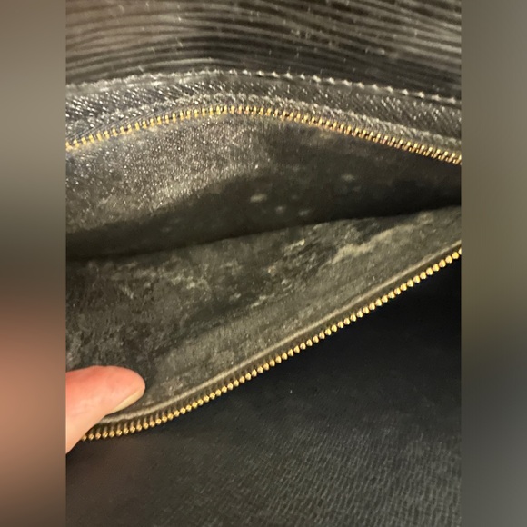 BEAUTIFUL! Vintage Louis Vuitton Epi Leather Clutch, Wallet and Dust bag Bundle! - Picture 6 of 11